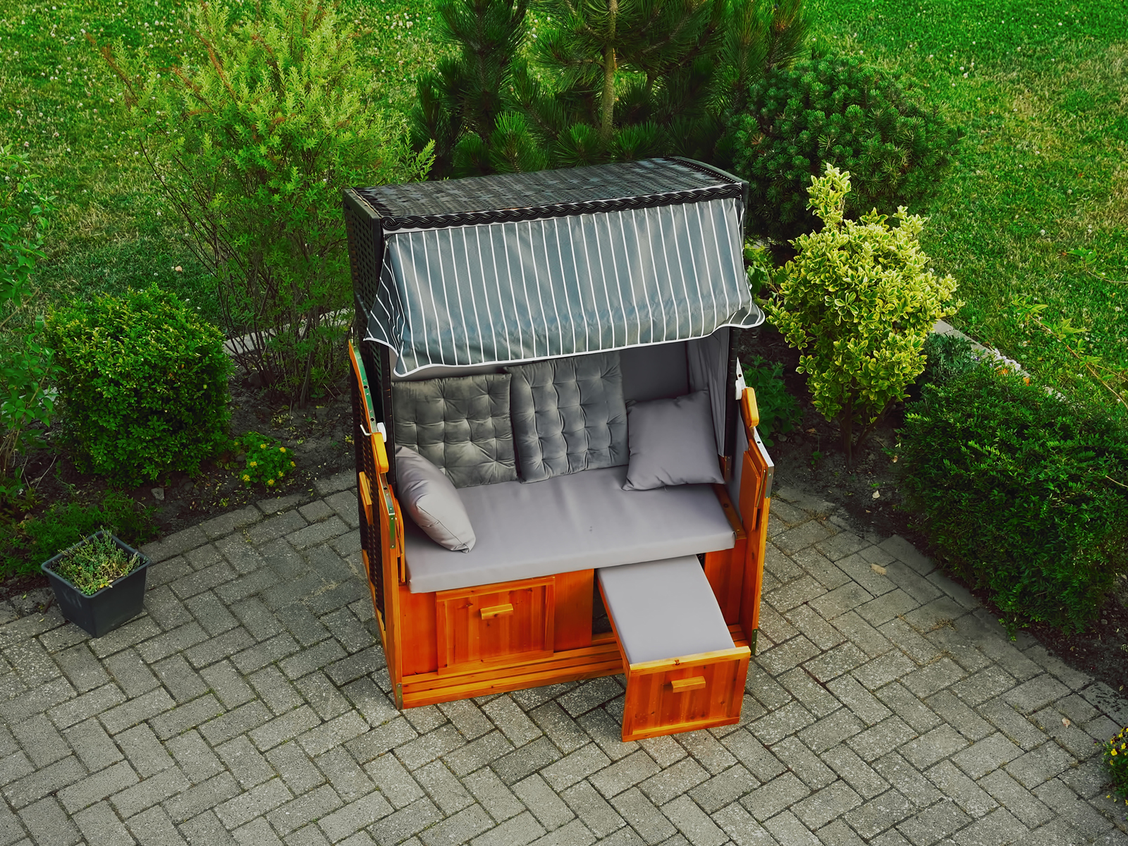 Der Strandkorb auf der Terasse